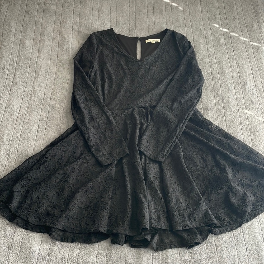 Gorgeous long sleeve black dress